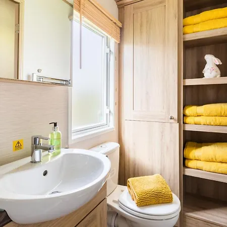 Cottontail Lodge - Hot Tub - Pet Friendly South Cerney Exterior photo
