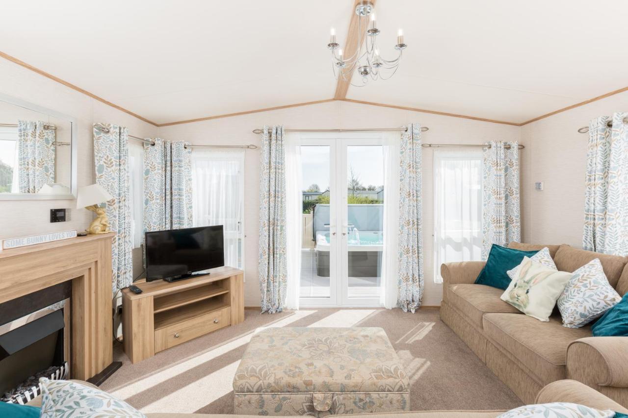 Cottontail - Hot Tub - Pet Friendly Holiday home South Cerney