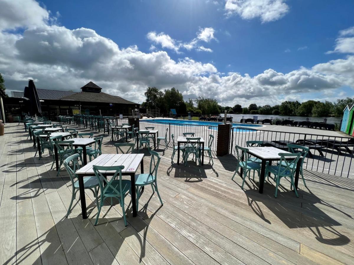 Cottontail - Hot Tub - Pet Friendly Holiday home South Cerney
