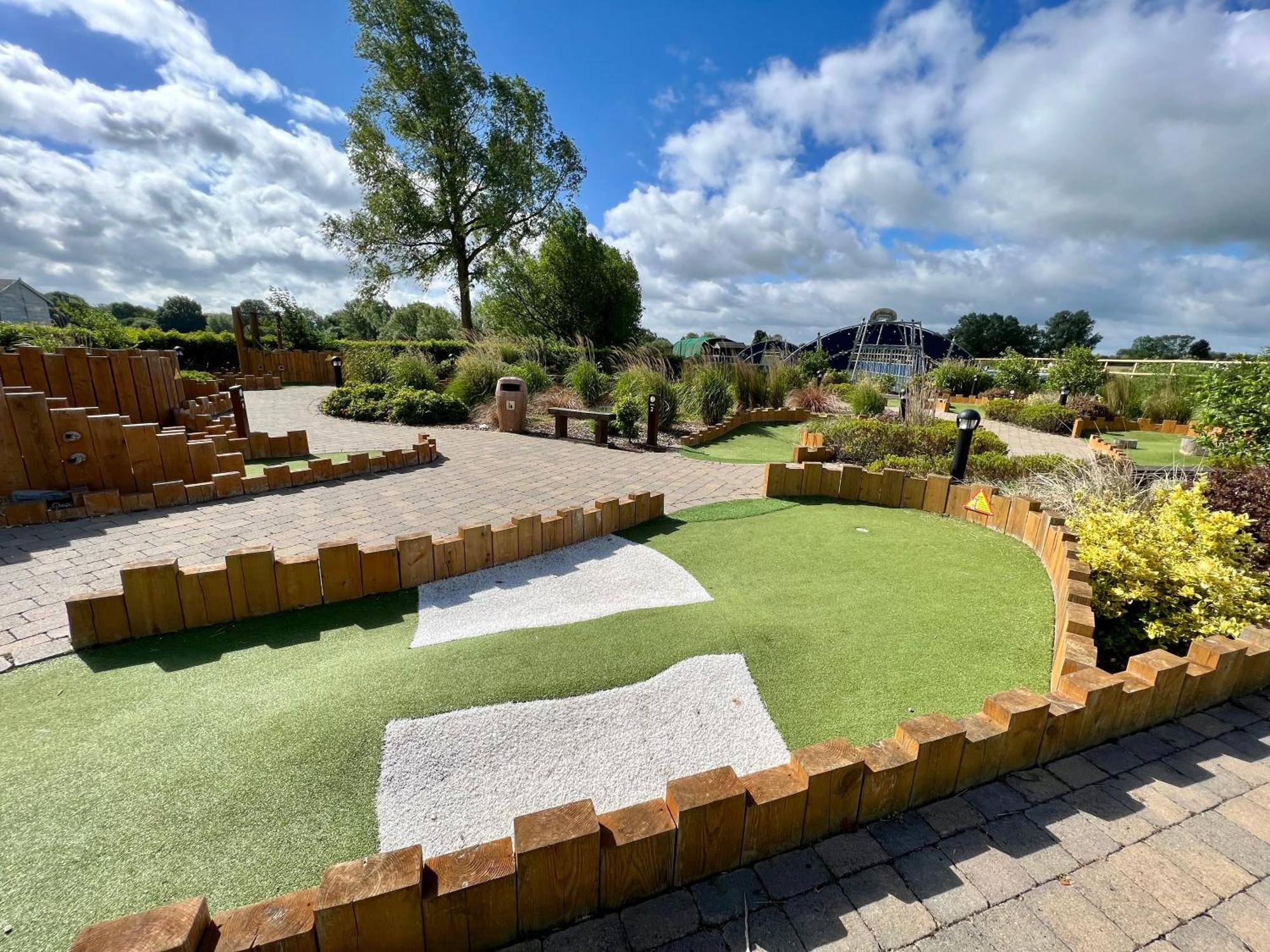 Cottontail - Hot Tub - Pet Friendly Holiday home South Cerney